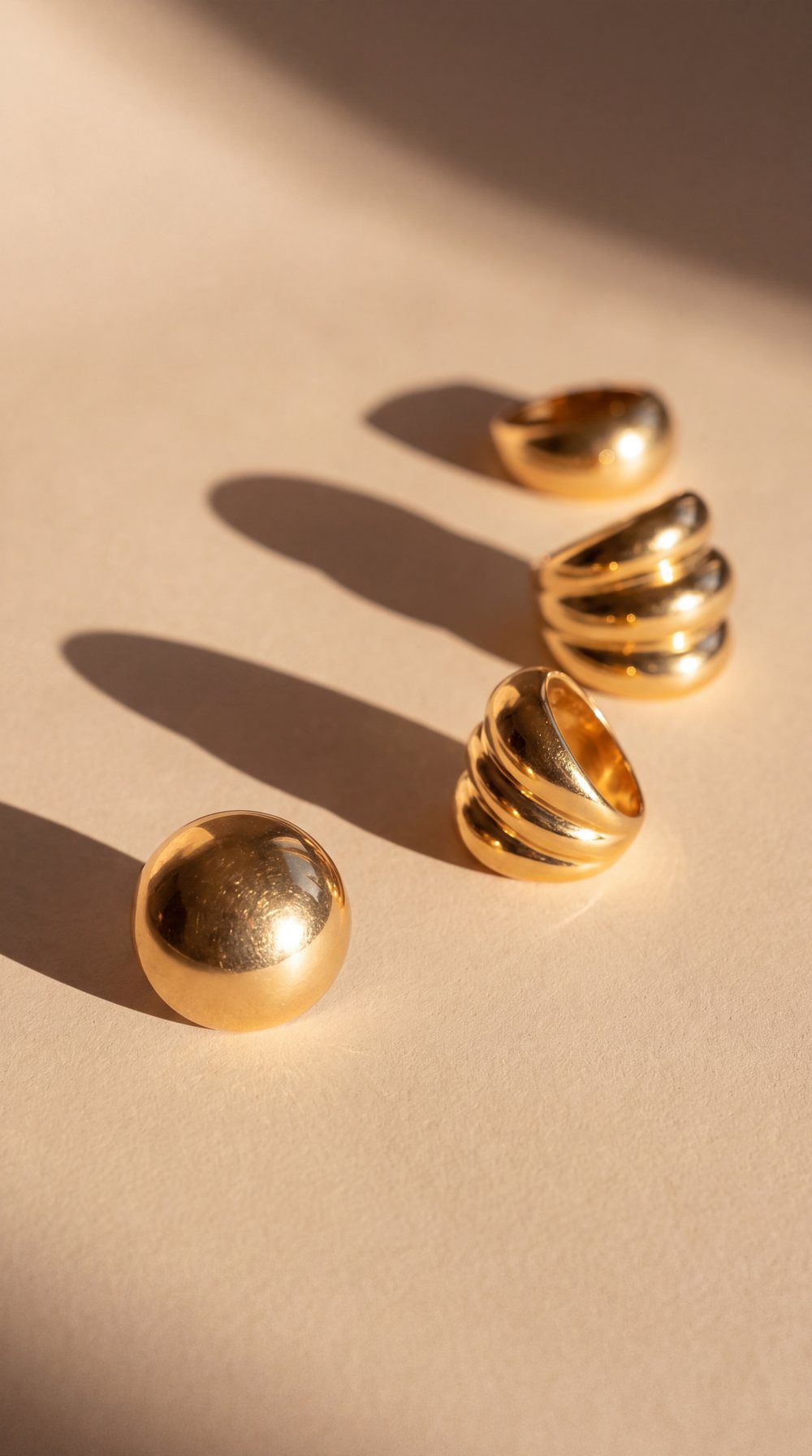 Gouden ringen in het zonlicht