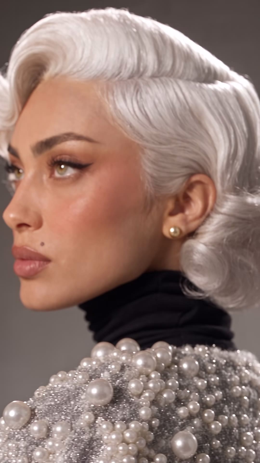 Platina finger waves in profiel