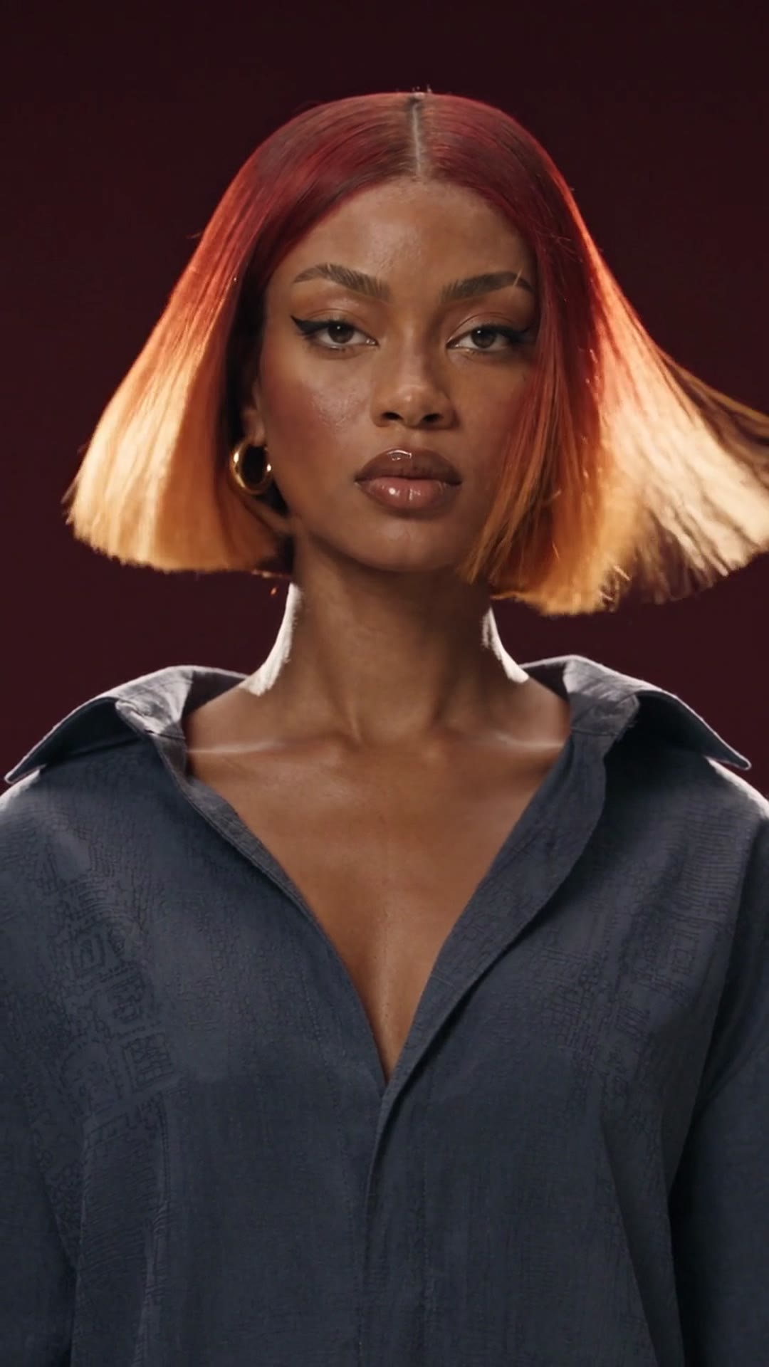 Model met een rood-koperen bob